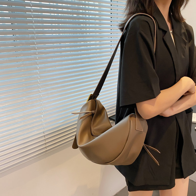Popular women's simple large capacity bag women's new fashion with a single shoulder crossbody bag ins casual dumpling bag