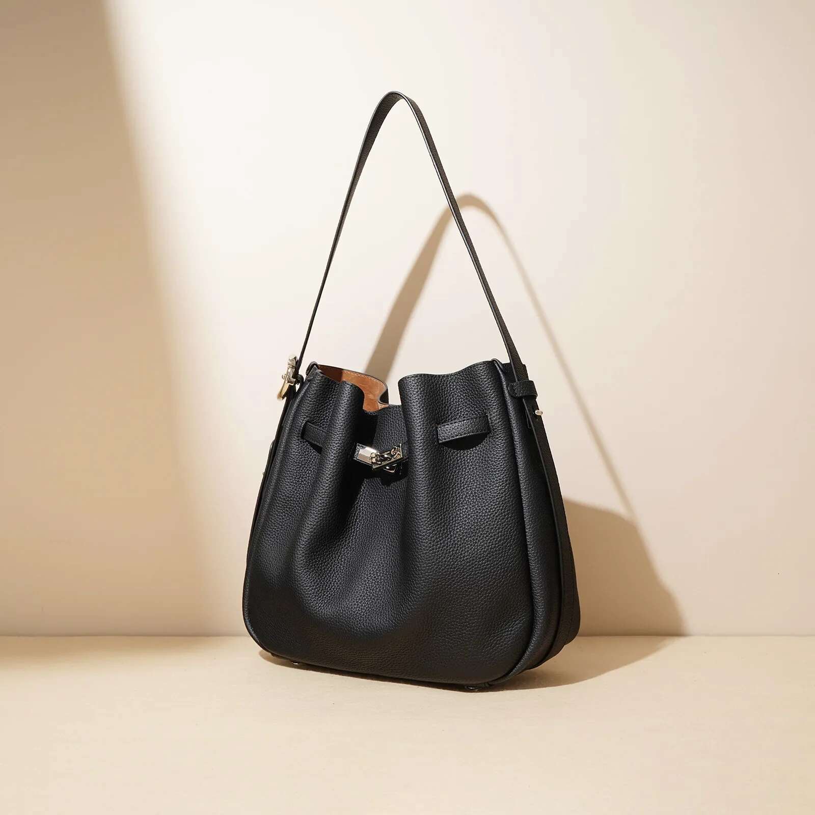 High-End Feel Casual Women's Niche True Leather Cow Bucket Versatile Stylish Single Shoulder Crossbody Bag Large Capacity