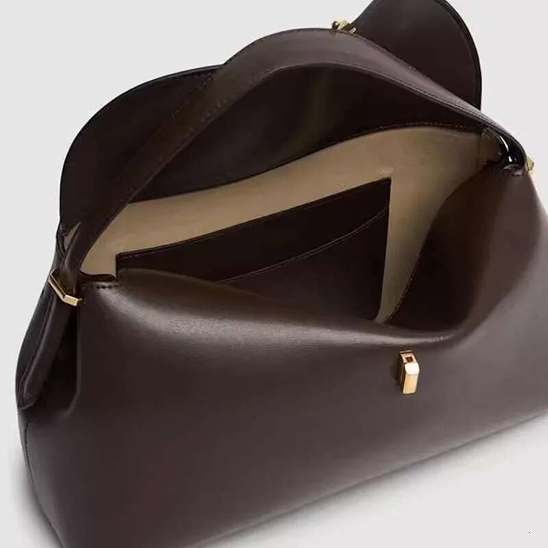 High Texture Crossbody Handbag 2024 New Large Capacity Fashion Light Niche Cowhide Single Shoulder Commuter Woman Bag