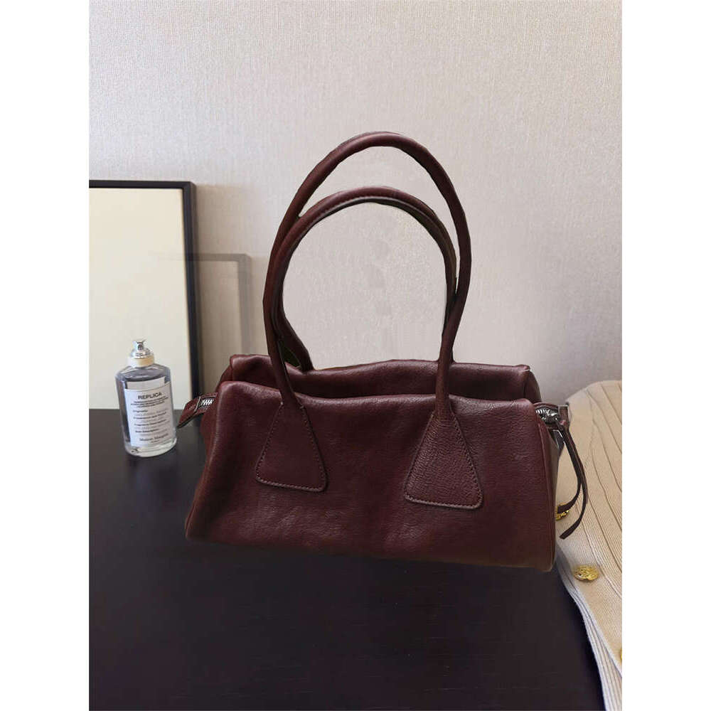 Women's Bags Underarm Stick Bag for Women New Edition, niche designer style, fashionable and simple commuting bowling bag
