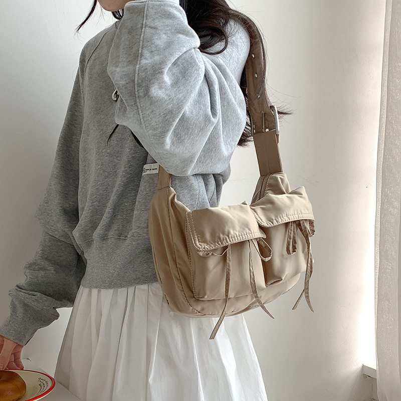 2025 New Tooling Wind Large Capacity Nylon Canvas Bag Korean Niche Design Casual All-in-one Shoulder Underarm Bag for Women