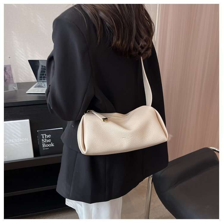dc Women's niche texture underarm 2023 new pillow fashion shoulder western-style women's bag
