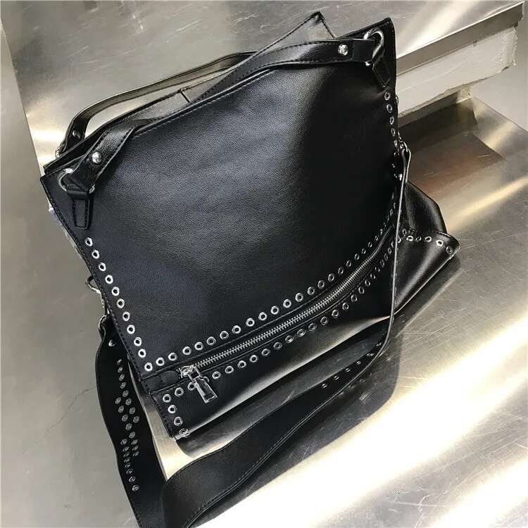 2025 New Fashion Rivet Shoulder For Women Messenger Bag Casual Soft Leather Korean Version Large-Capacity Handbag Trendy