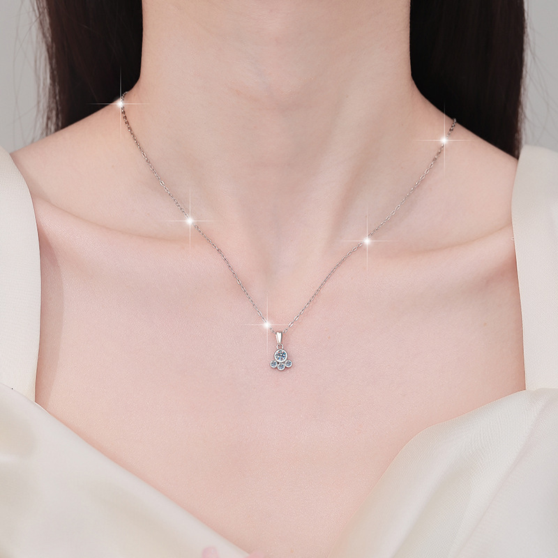S925 pure silver necklace with cute and sweet bear paw moissanite pendant full body moissanite fashion jewelry
