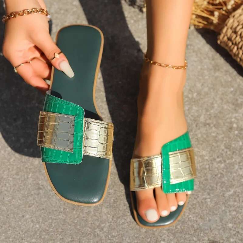 2025 Summer New Women's Open toed Designer Fashion Flat Beach Shoes Suitable for Outdoor Non slip Rubber Slippers
