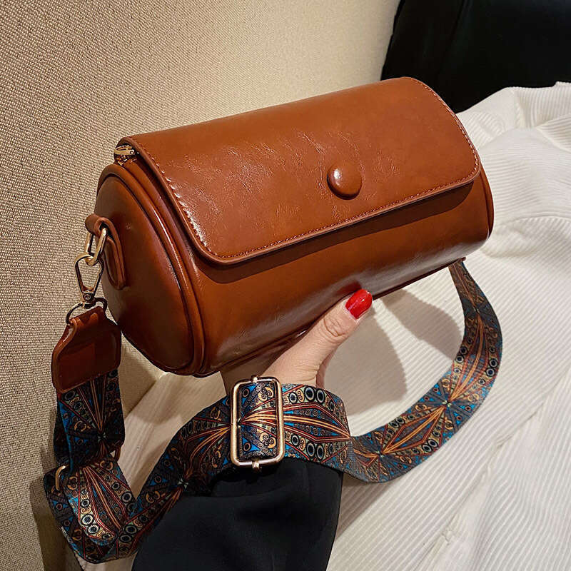 77 Small women's niche 2025 new trendy spring versatile broadband shoulder crossbody bag, cylindrical bag