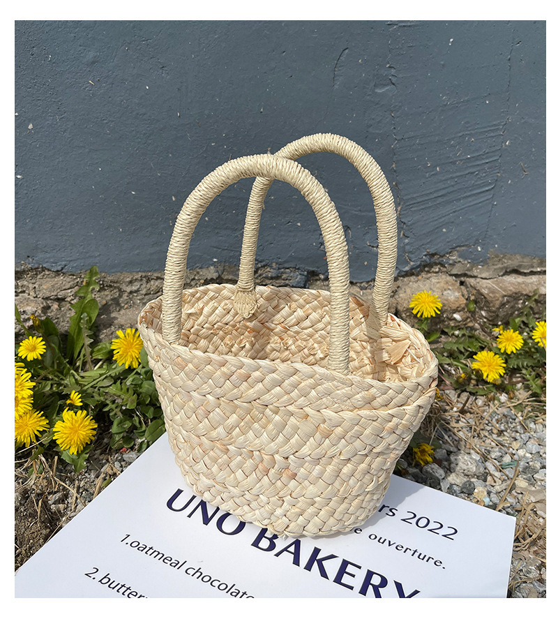 Designer 2025S fresh grass handbag new cute woven hand-held Korean style versatile small children vegetable basket bag