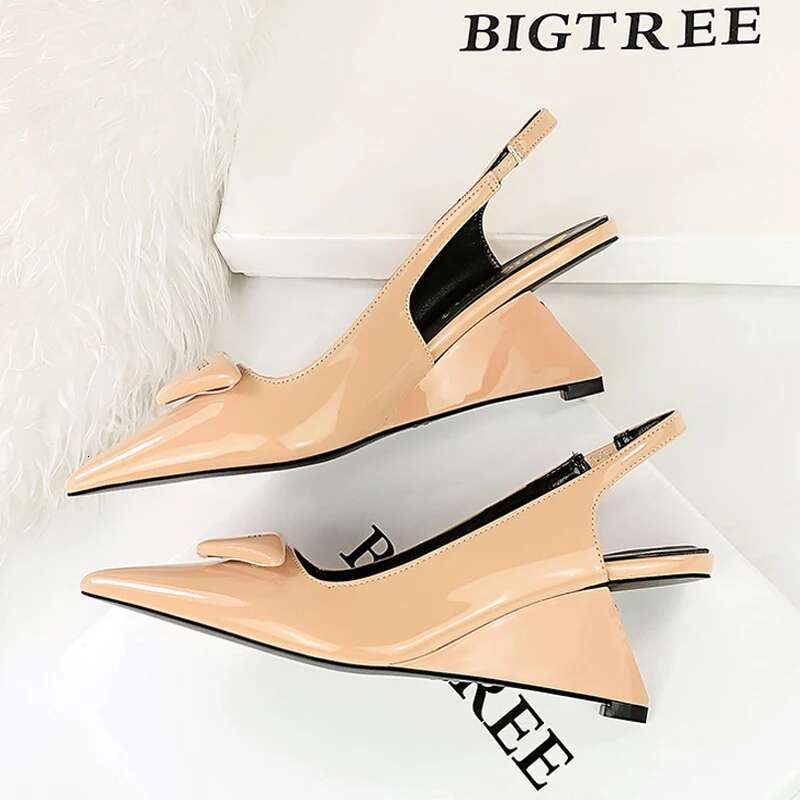 2025 Summer New Slope Heel Lacquer Leather Women's Designer Fashion High Heels Hollow Strap Women's Sandals Elegant High Heels