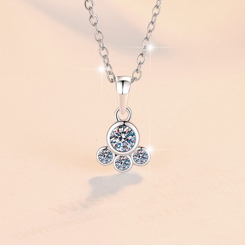 S925 pure silver necklace with cute and sweet bear paw moissanite pendant full body moissanite fashion jewelry