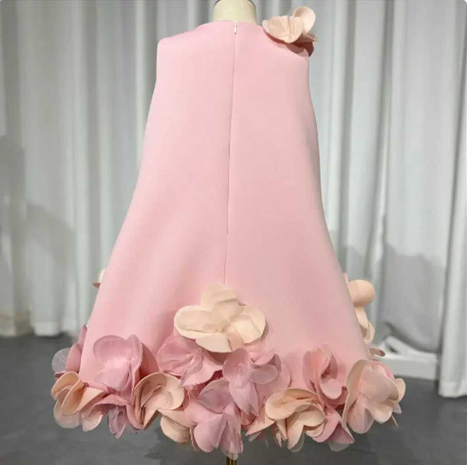 Tiered Unique Flower Girl Dresses for Wedding Point Pricing Girl Dress Knee Length Sleeveless Customization First Communion Dress 2025 W250326