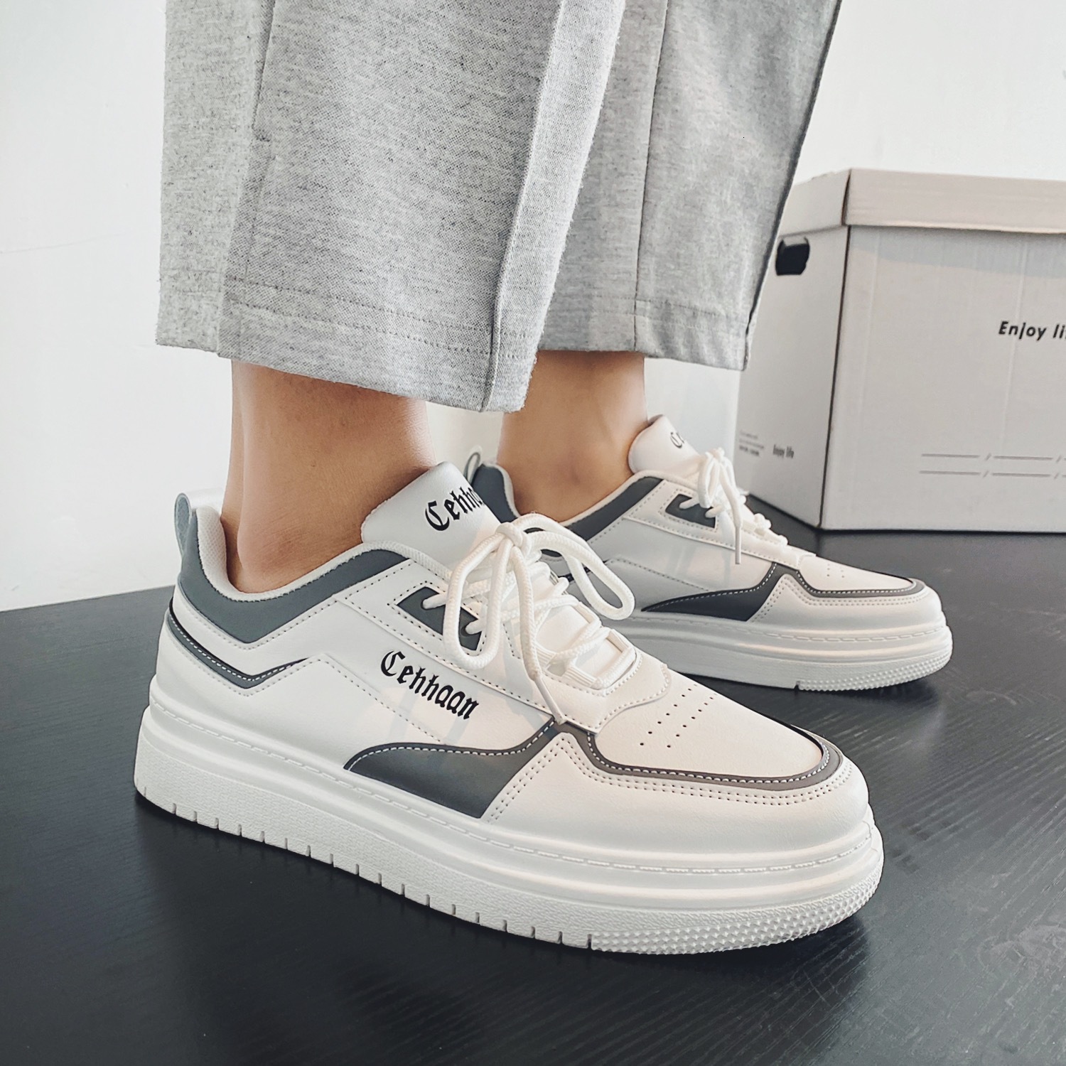 2025S New Trend Designer Spring Casual Board Teenagers Low Top Student Small White For Men Trendy And Versatile Men S Shoes