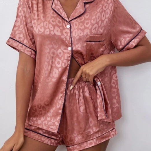 Selling women's sexy clothing printed sets for spring and summer comfortable home short sleeved shorts