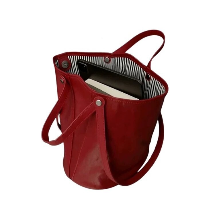 2025S Fashion Designer Advanced Water Bucket For Women Autumn And Winter New Large Capacity Armpit Versatile Tote Bag Commuting Bag