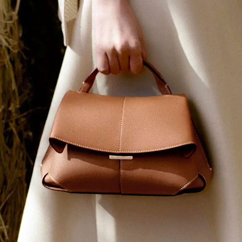 Elegant Mokki Mini Leather Handbag Women Designer Tote Bag Adjustable Strap Crossbody Purse Shoulder Bag Designer Half Moon Loop Brown Bag Luxury Crossbody Bag
