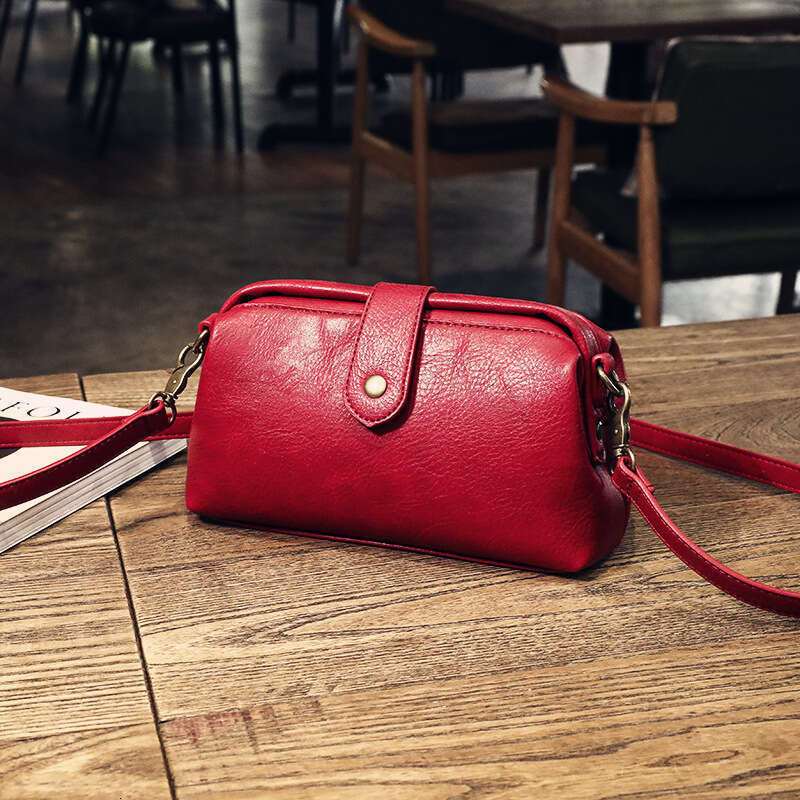 Bag Japanese and Korean mini clip for women, crossbody bag 2024 new fashion doctor bag, single shoulder phone