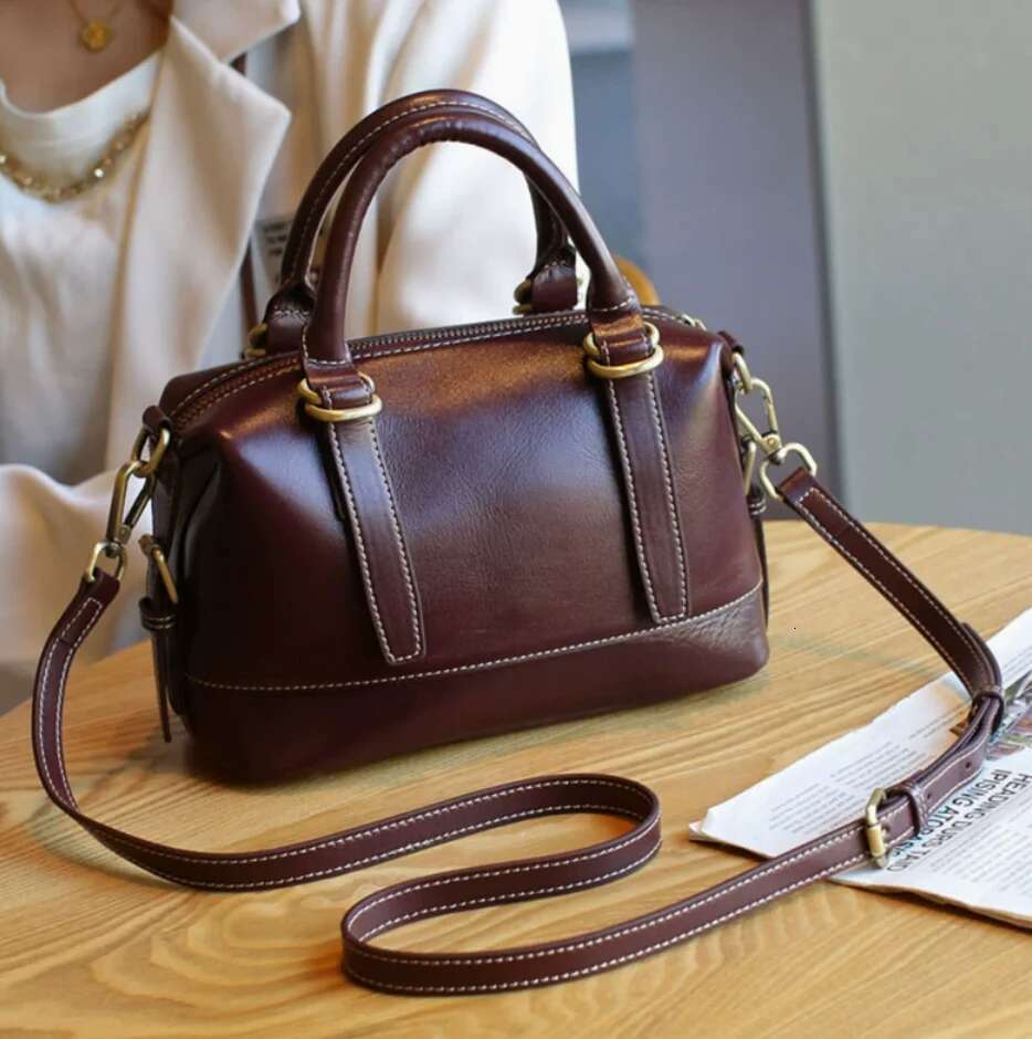 Leather Women's New Vintage Plant Tanned Oil Wax Head Layer Cowhide Boston Large Capacity Handbag Women Slant Boston Bag