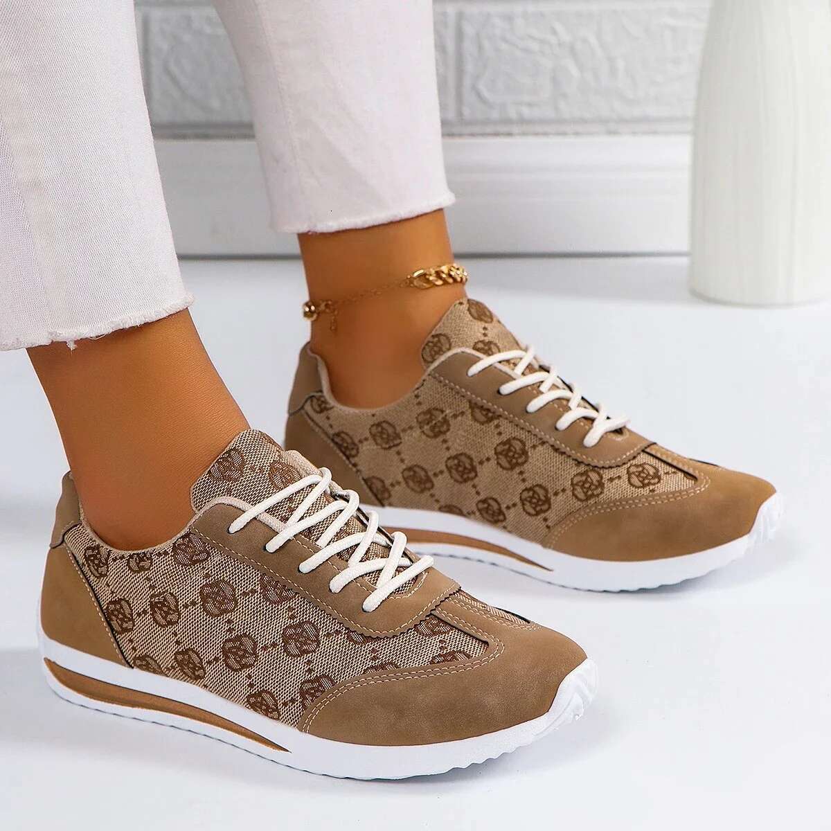 Designer Shoes 2025 Spring And Autumn Light Luxury Fashion Outdoor Multi Functional Women's Sports Shoes Casual Comfortable Lace Up Women's 