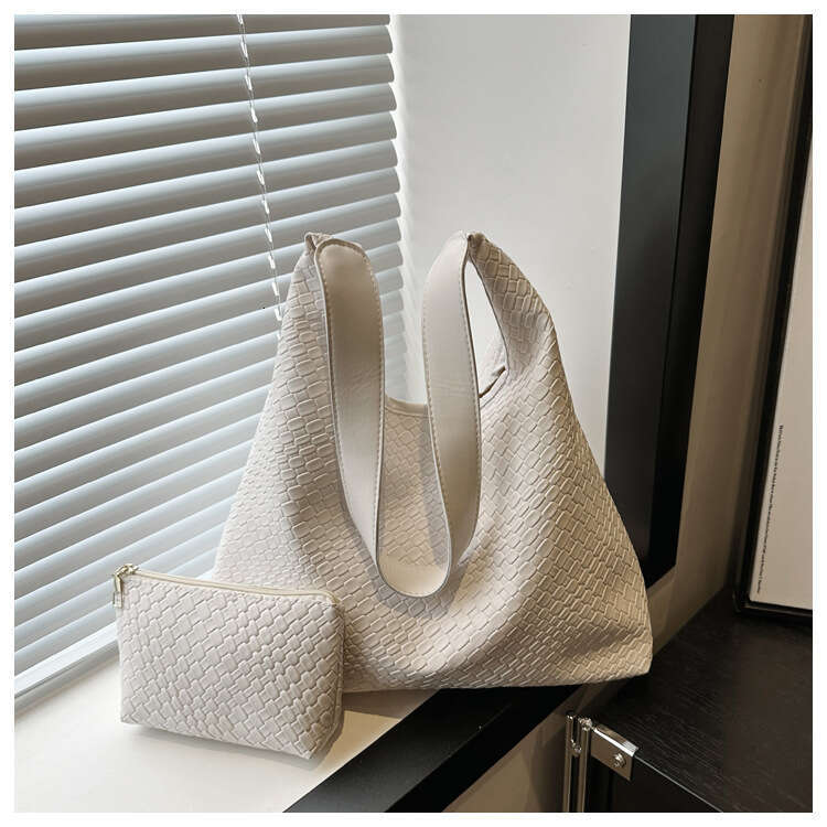 2024 new women's high-end sense shoulder woven pattern large capacity commuting tote bucket bag