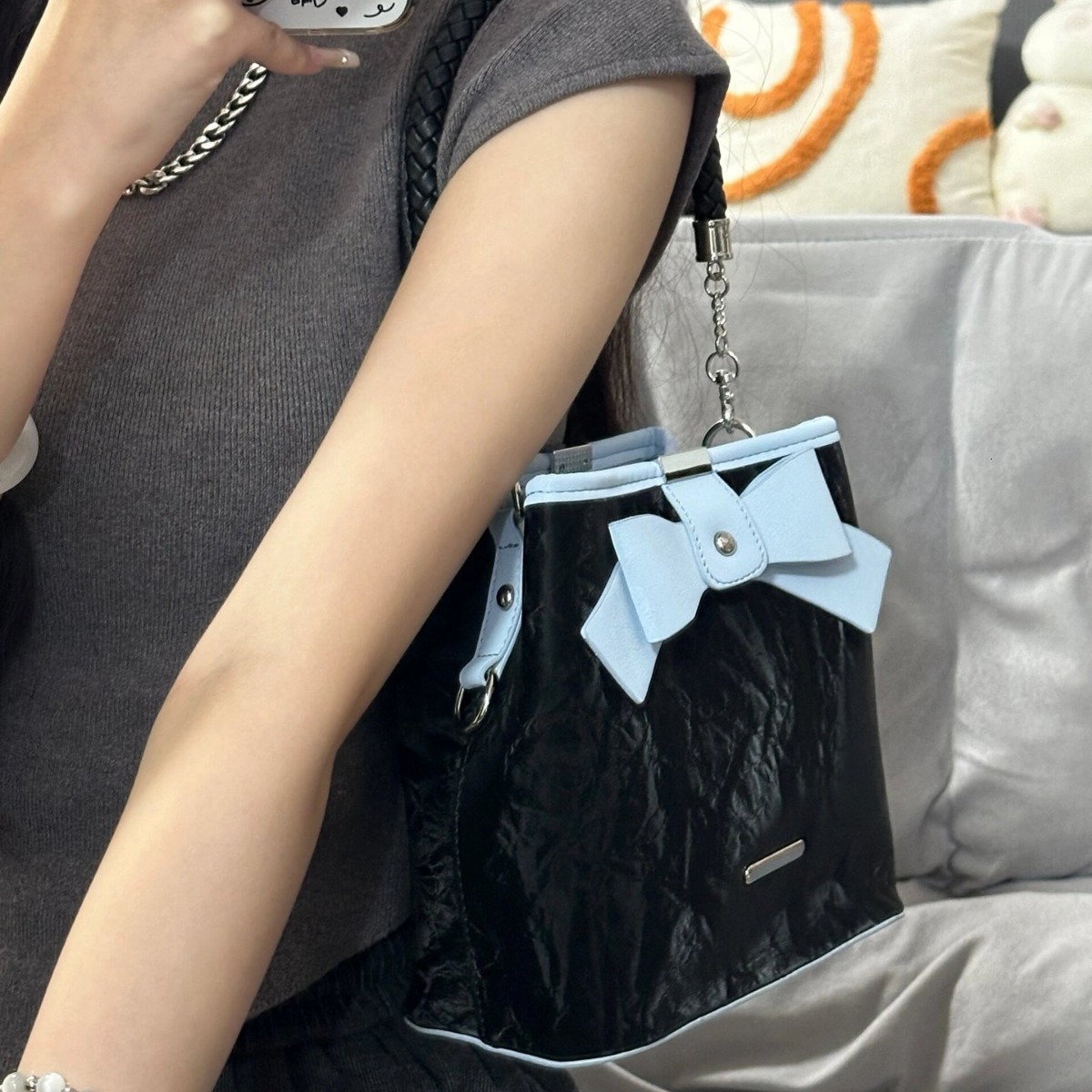 2025S Fashion Designer Water Bucket For Women New Trendy Niche High End Handbag Butterfly Bow Casual Versatile Shoulder Crossbody Bag