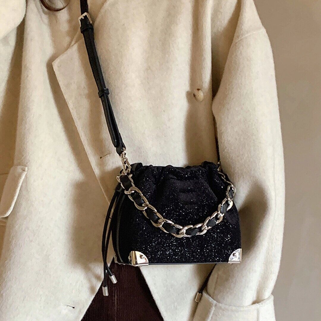 2025S Fashion Designer New Early Spring Chain High Beauty Sparkling Galaxy Bucket Women S Super Hot Commuter Shoulder Crossbody Bag