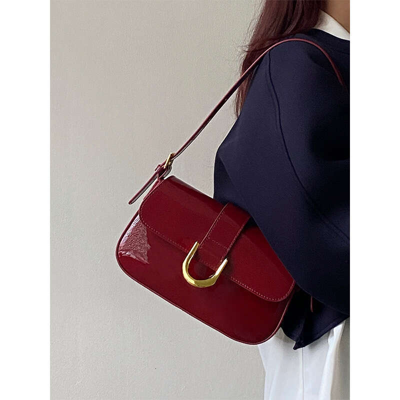 High end for women with wine red horseshoe buckle, fashionable hand-held underarm bag, single shoulder crossbody bag