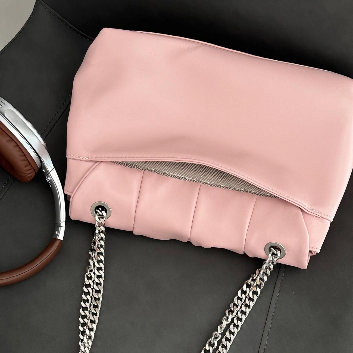 Fashion Designer Fashion Handbag For Women Niche Fashion Brand Hand Held Chain Pleated High End Feeling Water Bucket Single Shoulder Crossbody Bag Cas