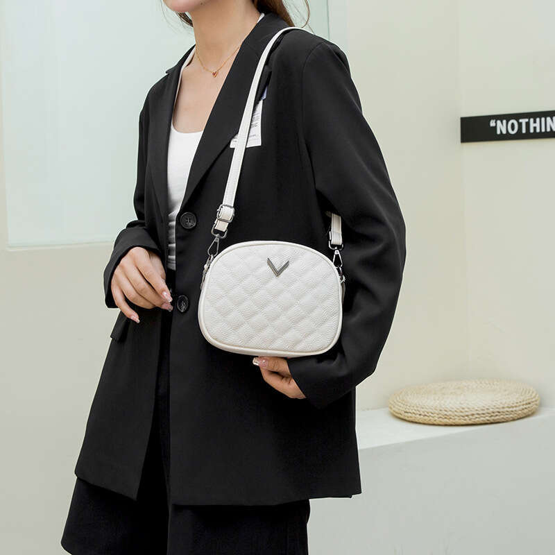 Genuine leather women's 2024 new Lingge embroidered thread small fragrant style large capacity business shoulder crossbody bag
