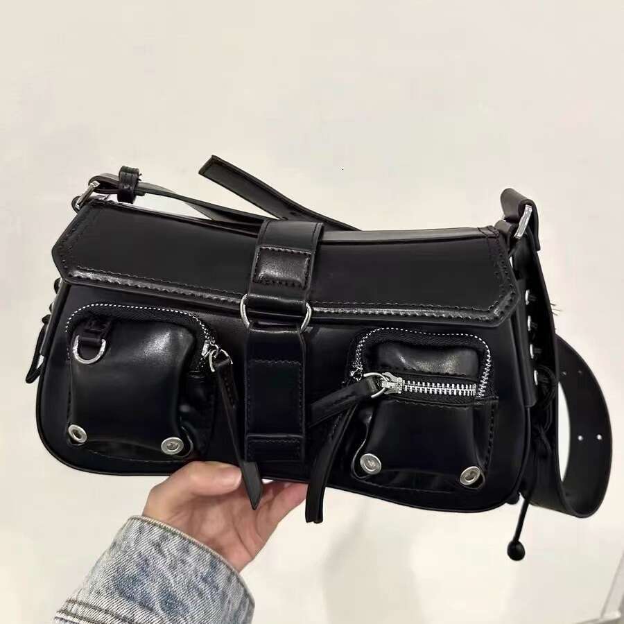 Texture trendy and cool hot girl armpit stick for women 2025 new niche design motorcycle versatile single shoulder crossbody bag