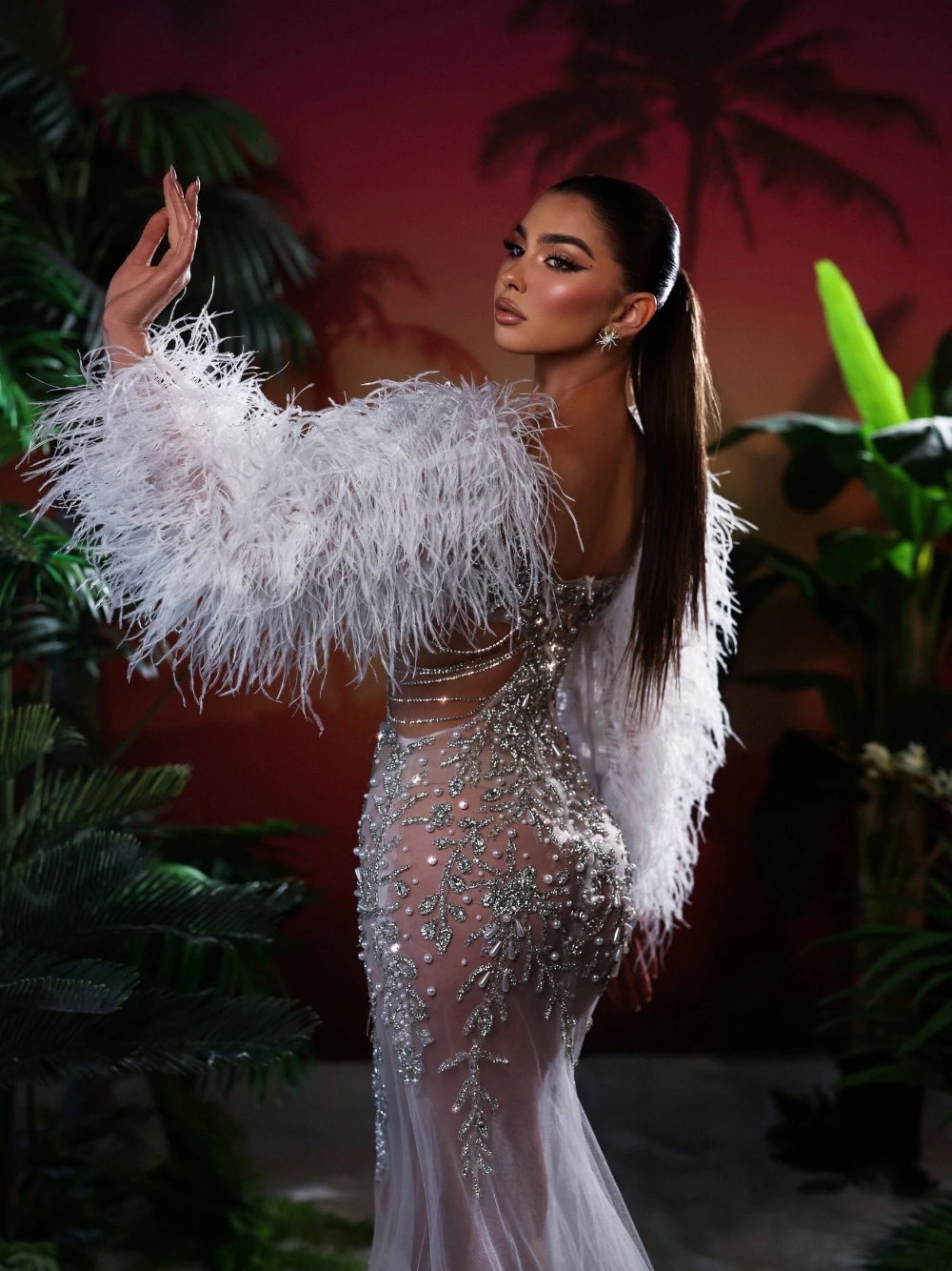 Sparkly Feather Wedding Dresses Crystal Pearls Beading Bridal Gowns See Through Mermaid Long Sleeves Customized Princess Sweep Train Bride Dress Vesti