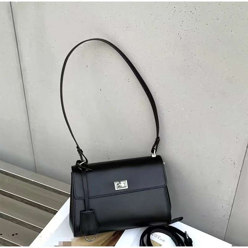 Women's Underarm Fashion High-Grade Lock Design Genuine Leather Rodeo Shoulder Ladies Messenger Bag Party Wallet