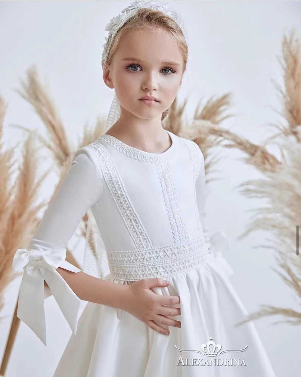 2024 white satin elegant flower girl wedding dress used for weddings half sleeved lace bow ball dress the first communion dress suitable for girls W25