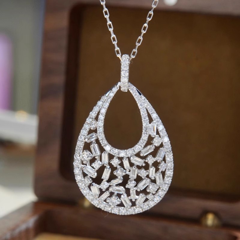 2025 Elegant Sparkling Vintga Jewelry 925 Sterling Silver Fill Princess Cut White Topaz CZ Diamond Elegant Party Eternity Women Clavicle Gift