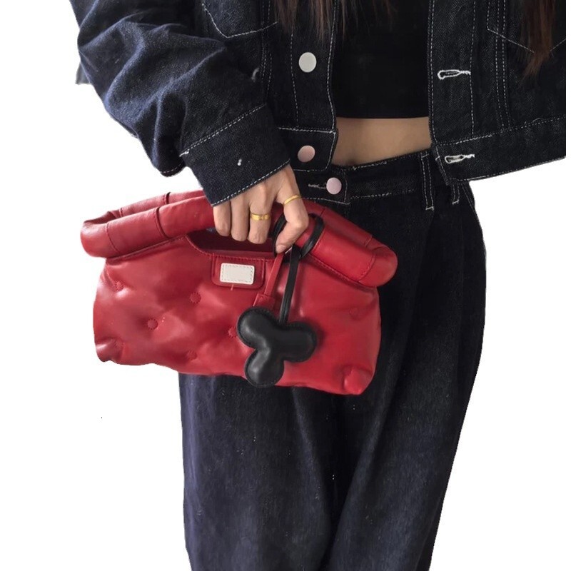 2024 Autumn/Winter New Fashionable And Versatile Soft Sticky Sponge Handheld Cute One Cross Shoulder Cloud Women's Bag Trendy