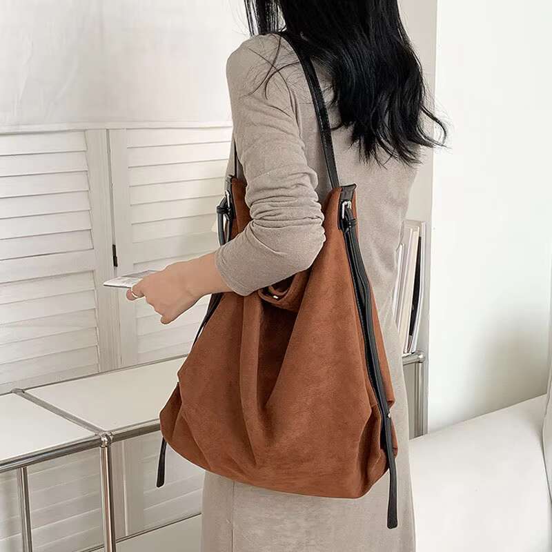 Manufacturer's oversized trendy shoulder bag, women's handbag, suede handbag