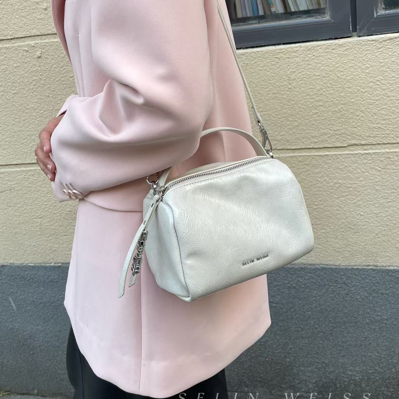 Advanced Oil Sensitive Wax Leather Handbag Boston Pillow 2025 New Fashionable Versatile Dumpling Crossbody Bag