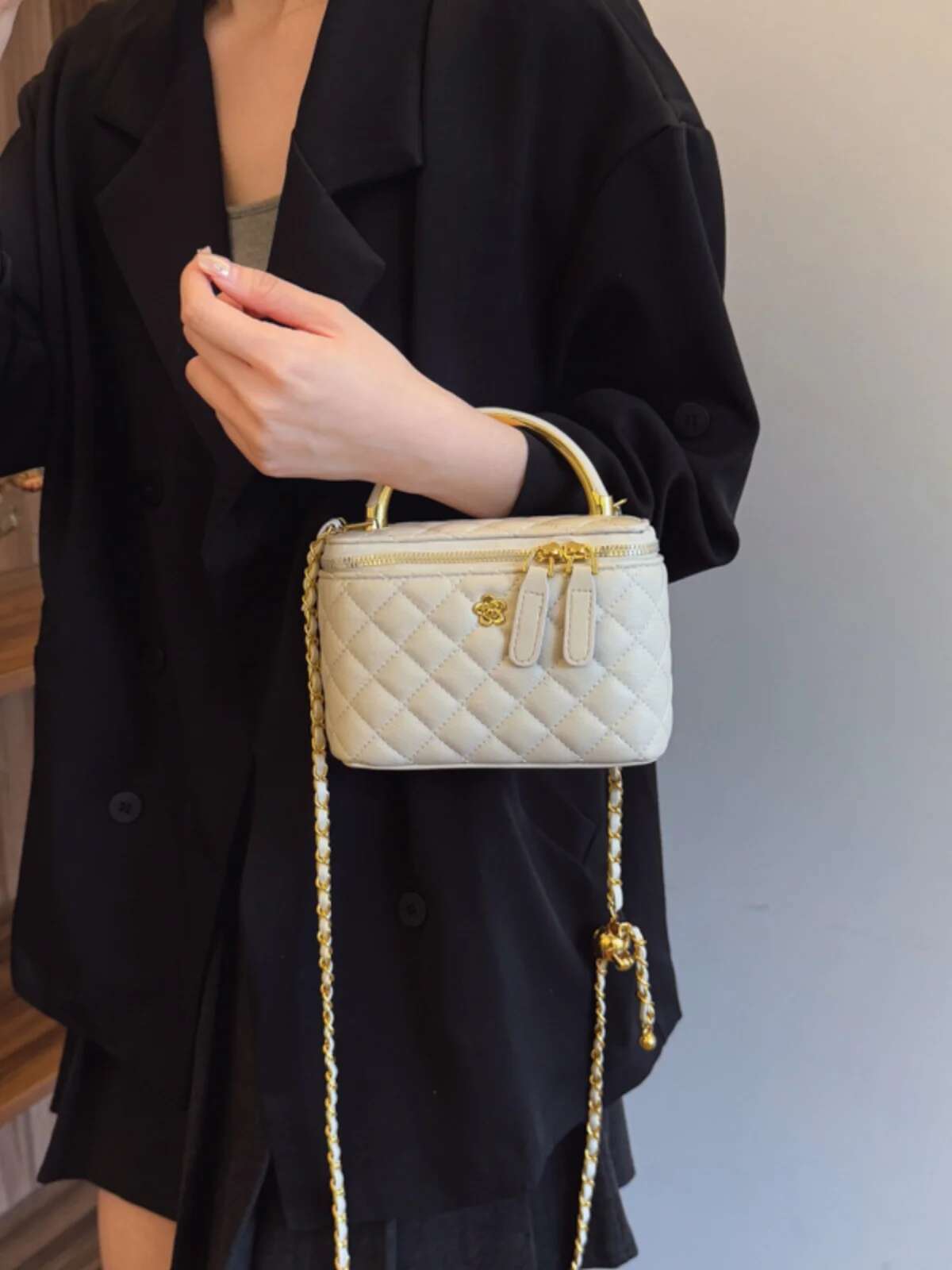 High-End Designer Rhombus Embroidered Female 2025 Popular All-Match Chain Messenger Box Small Square Bag