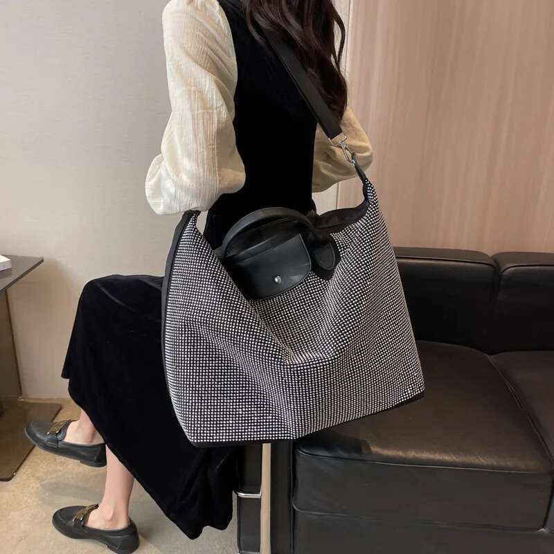 Fashion Rhie Shoulder For Women Large Capacity PU Leather Bg Crossbody Messenger Bags Designer Rivet Shopping Bag