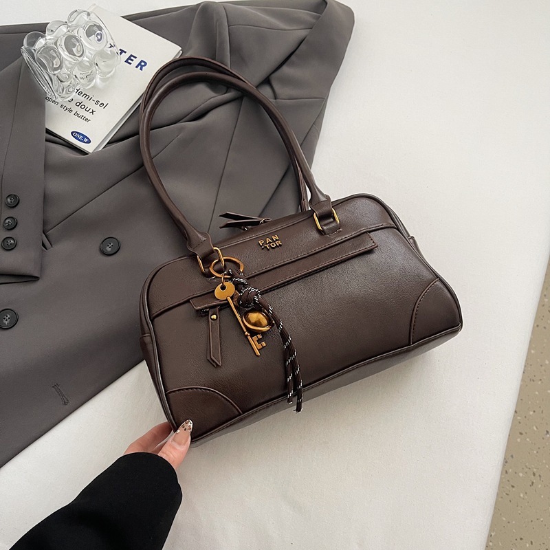 Small niche design armpit commuting handbag for women 2025 simple bowling versatile shoulder bag