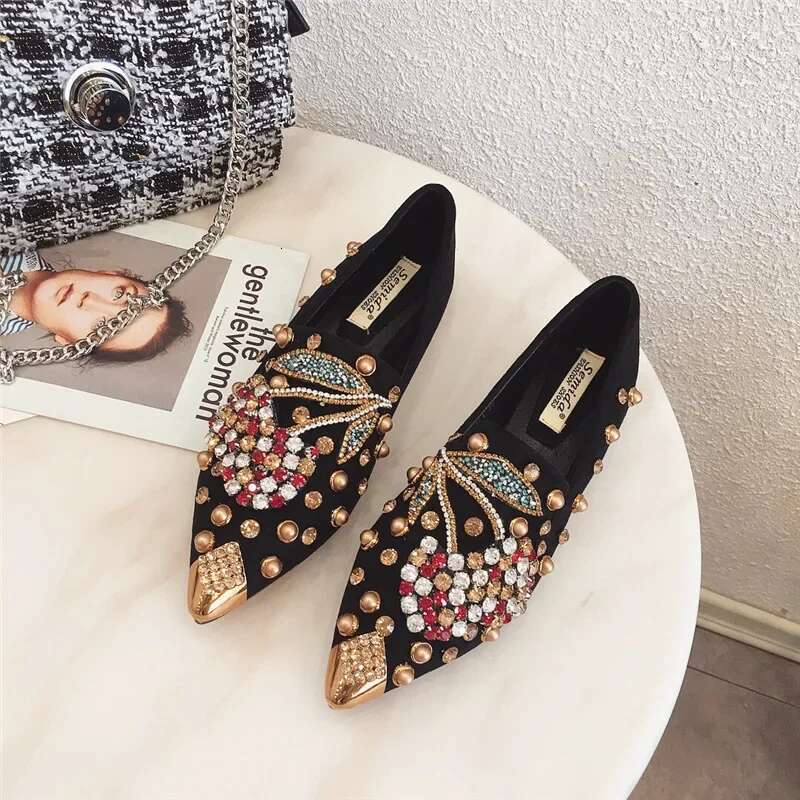 2025 Summer New Pointed Women's Flat Shoes Cherry Rivet Classic Women's Ballet Designer Fashion Flat Shoes Soft Boat Shoes