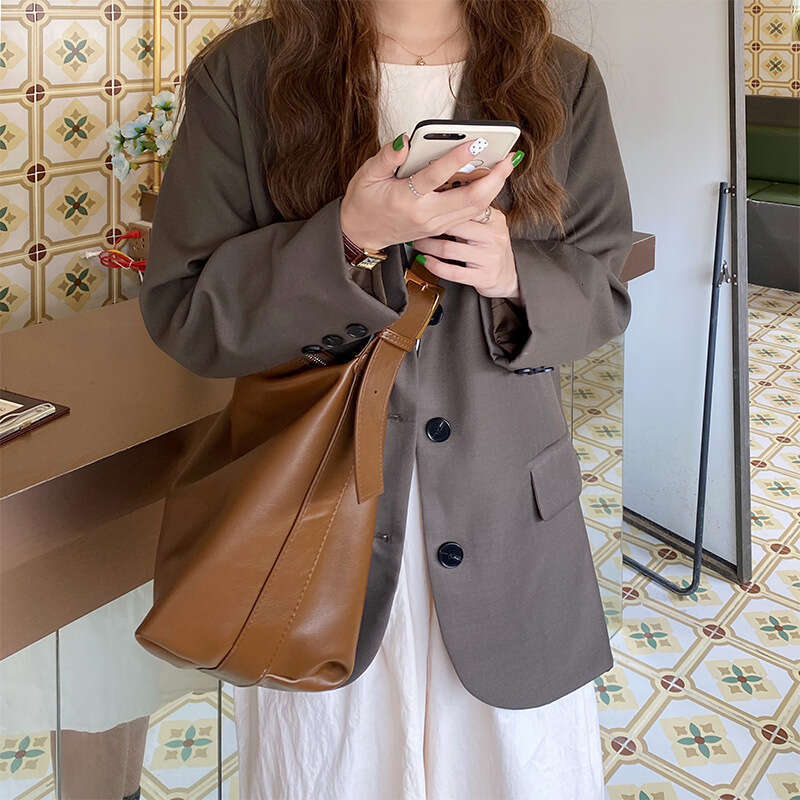 e5 Korean version daily soft collapse extremely simple style shoulder big 2025 new women's large capacity crossbody bag