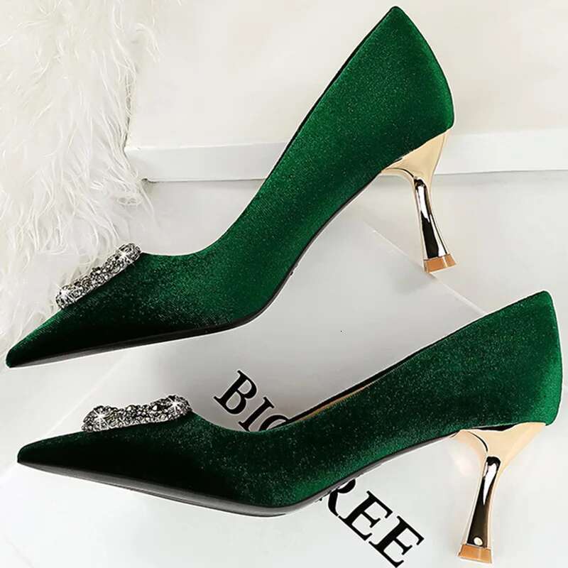 Western Style Party Pumps 7cm Thin High Wine Glass Heels Metal Crystal Buckle Veet Ladies Shoes Small Size 34-40