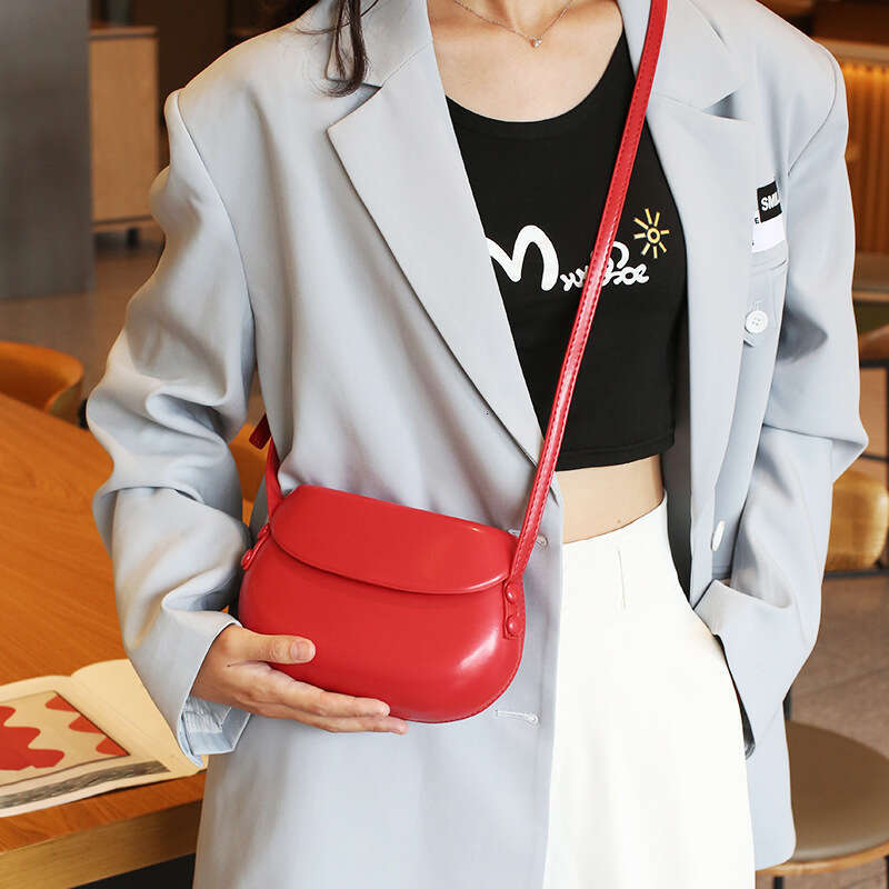 7e Hot selling for women, versatile 2024 autumn and winter new item, large pressed shell saddle bag, student party single shoulder crossbody small bag