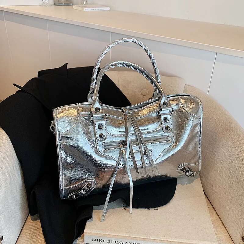 Designer 1900S Vintage Rivet Tote Women High Quality Leather Large Capacity Shoulder Strap Handbag Gothic Travel Bags