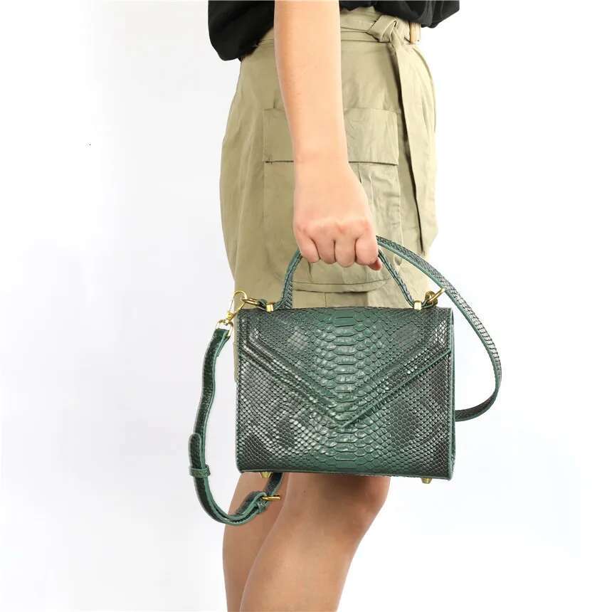 Dubai New Snake Pattern Shoulder Crossbody Bags For Women 2025 Arabia Fashion Design Lady Crocodile Travel Handbag
