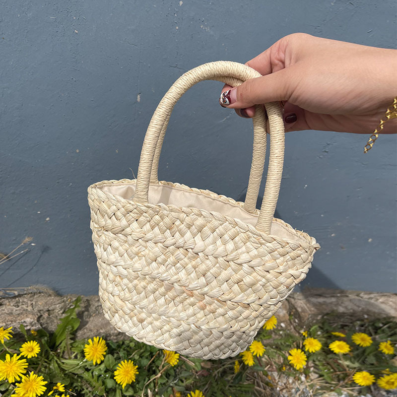 Designer 2025S fresh grass handbag new cute woven hand-held Korean style versatile small children vegetable basket bag
