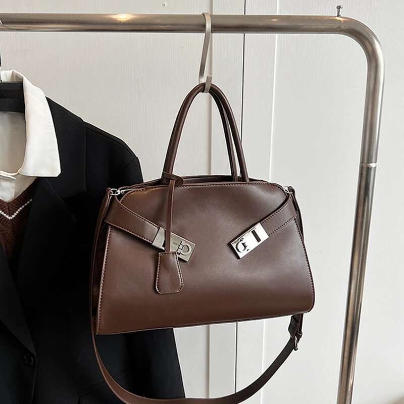 Women Large Capacity Handbag With Sier Buckle 2025 Spring New Single Belt Ladies Underarm Bag Female Commuter Bags
