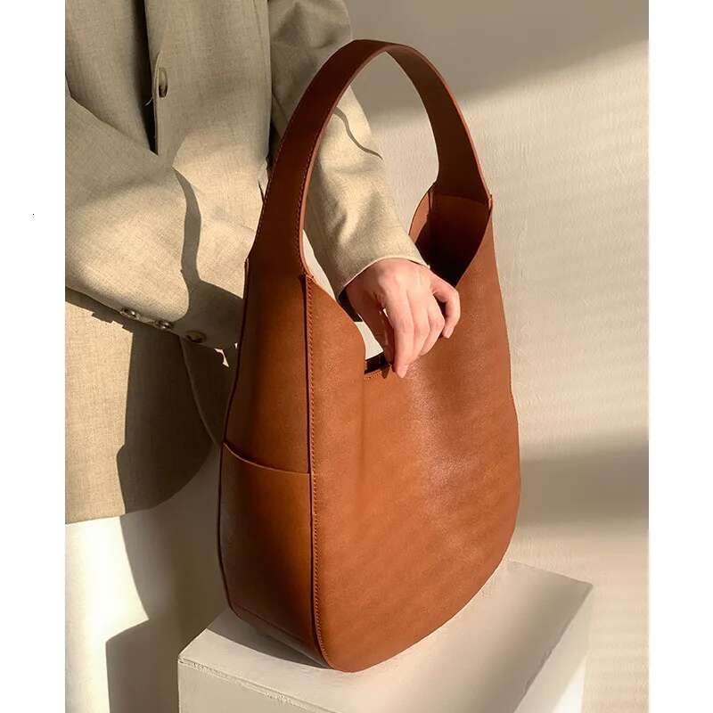 FIRMRANCH Elegant Simple Design Women's Commuter Large Capacity Shoulder Bag Tote High Quality Cowhide Leather Underarm Purse