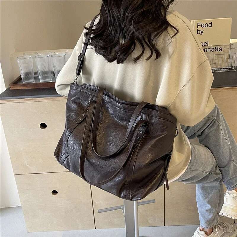 New Women's Shoulder Bag Fashionable Simple Retro Girl Handbag Large Capacity Soft Leather Women Shopping Bags E5266