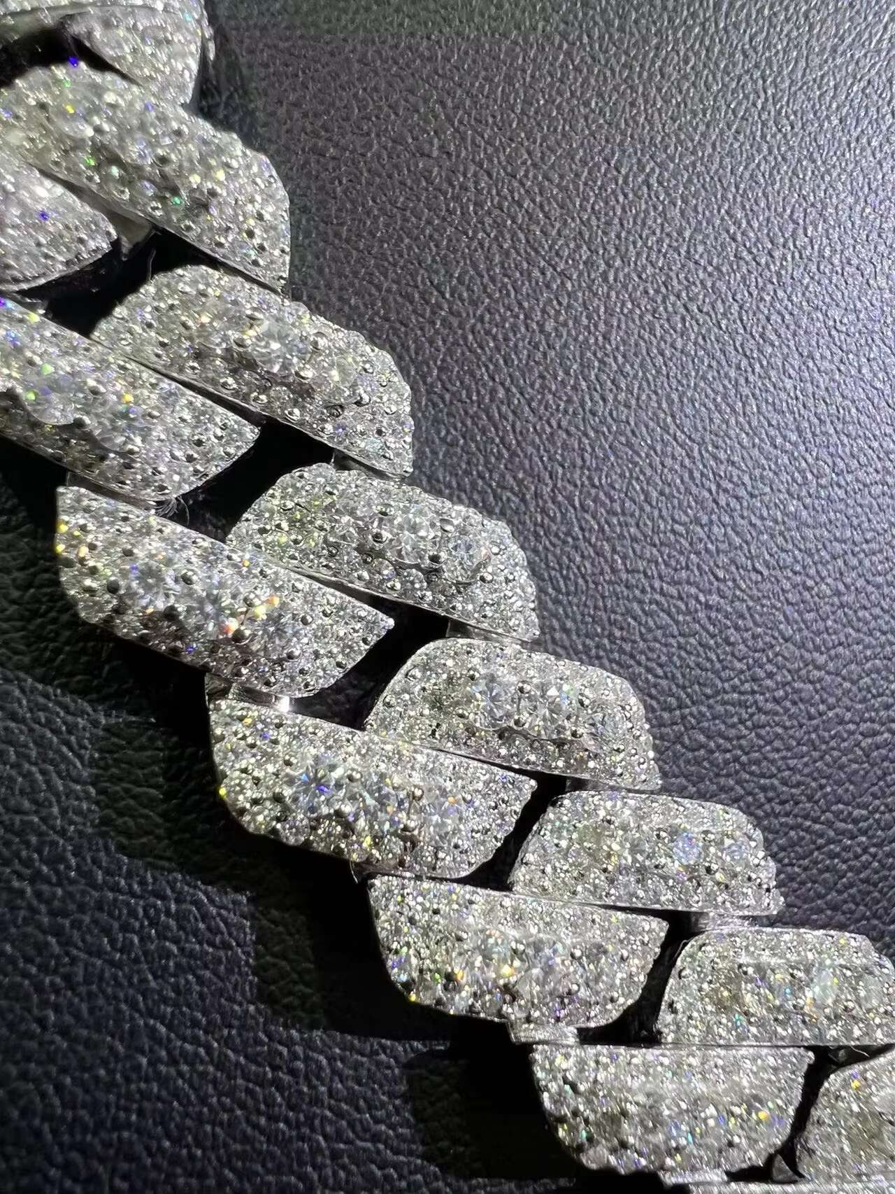 Manufacturer Direct Sales High Quality Luxury 18mm Cuban Chain Necklace for Women Moissanite Jewelry