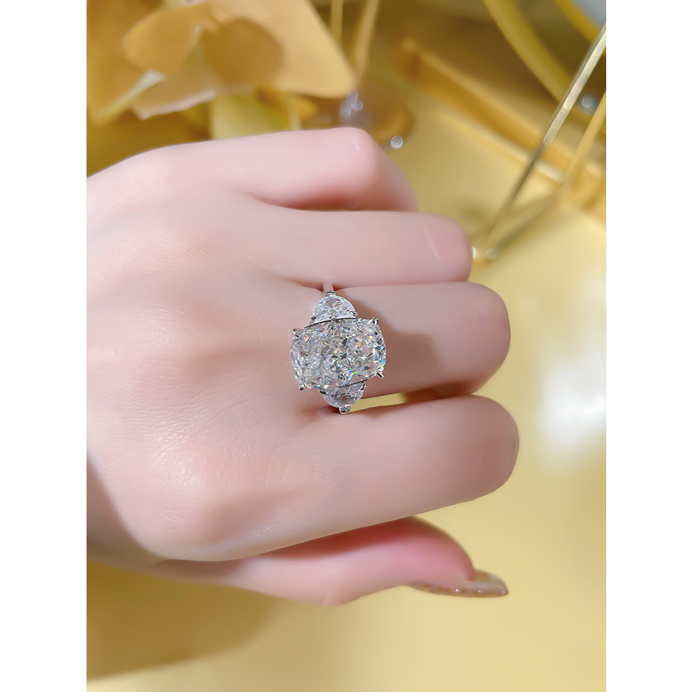 2025 Choucong Ins Top Sell Wedding Rings Deluxe Jewelry Soild 100% 925 Sterling Silver Dove Egg Large Cushion Shape White Moissanite Diamond Party Ete